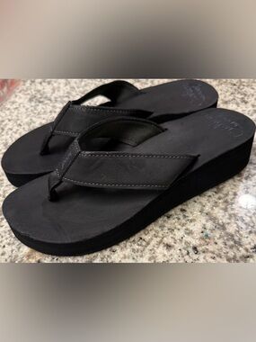 Reef Black Cushioned Flip Flop